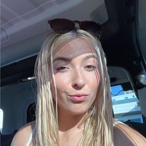 Meet your Posher, Kaela